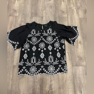 Liz Claiborne Black and White Embroidered Women's Top Size Medium Bell Sleeve